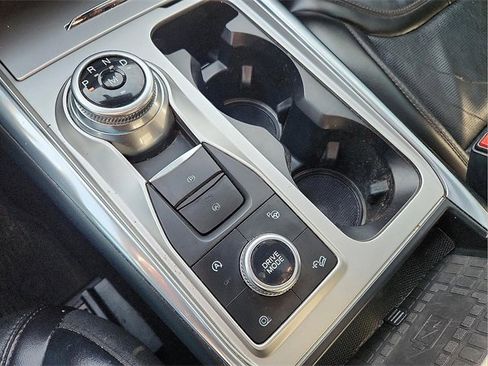 Used 2020 Ford Explorer Platinum w/ Premium Technology Package image 16