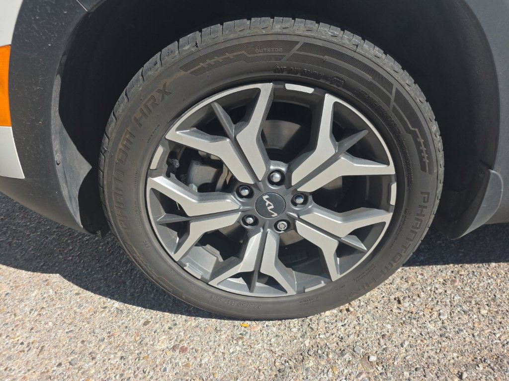 Used 2023 Kia Seltos EX AWD/4WD image 2