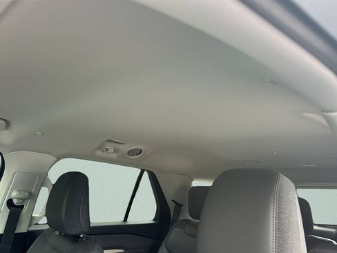 Used 2025 Ford Explorer Active w/ Active Comfort Package RWD image 19