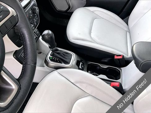 Used 2022 Jeep Renegade Limited w/ Sun, Sound & Wheels Group AWD/4WD image 13