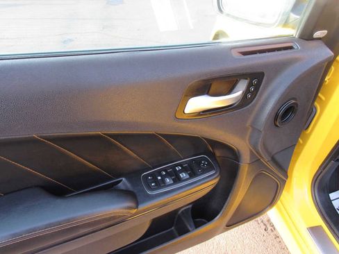 Used 2017 Dodge Charger R/T image 8