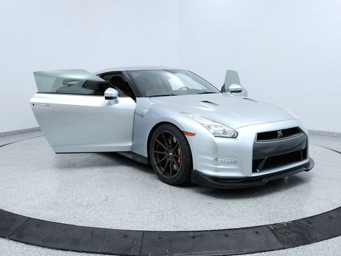 Used 2015 Nissan GT-R Premium AWD/4WD image 12