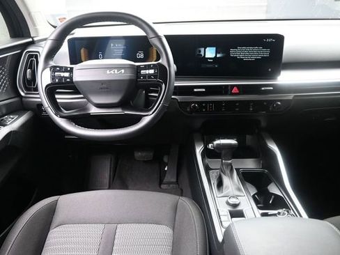 Used 2026 Kia Sorento LX FWD image 9