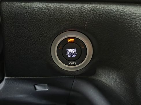 New 2025 Chrysler Pacifica Select image 21