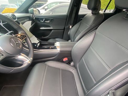 Used 2025 Mercedes-Benz GLC 300 4MATIC image 6