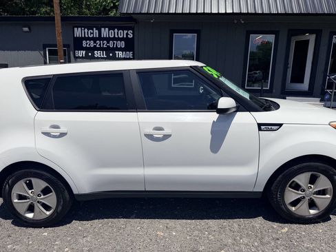 Used 2016 Kia Soul FWD image 15