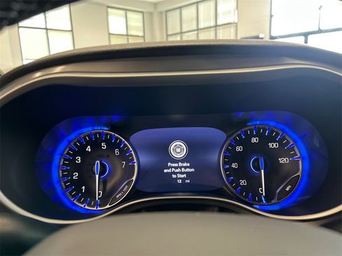 New 2025 Chrysler Pacifica Select image 20