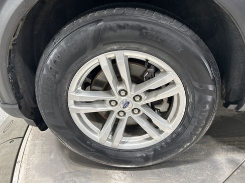 Certified 2022 Ford Explorer XLT w/ Equipment Group 202A image 36