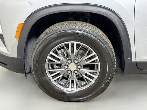 Certified 2025 Chevrolet Traverse LT FWD image 30