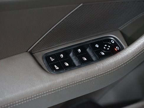 Used 2018 Porsche Panamera image 30