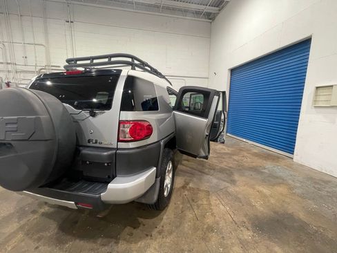 Used 2010 Toyota FJ Cruiser 4WD image 32