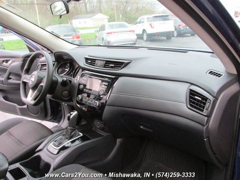 Used 2017 Nissan Rogue SV AWD/4WD image 19
