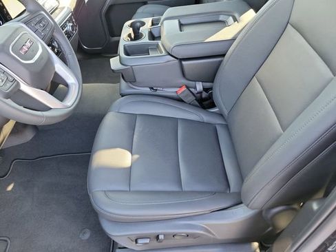 Certified 2025 GMC Sierra 1500 SLT image 18