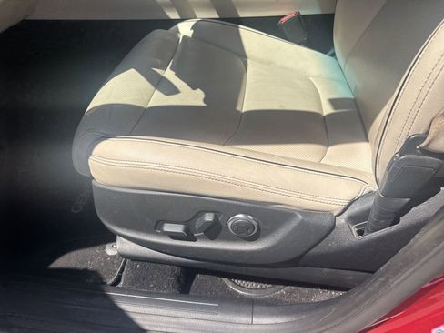 Used 2023 Genesis GV70 2.5T w/ Advanced Package image 18