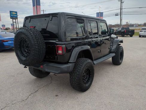Used 2018 Jeep Wrangler Unlimited Sahara image 8