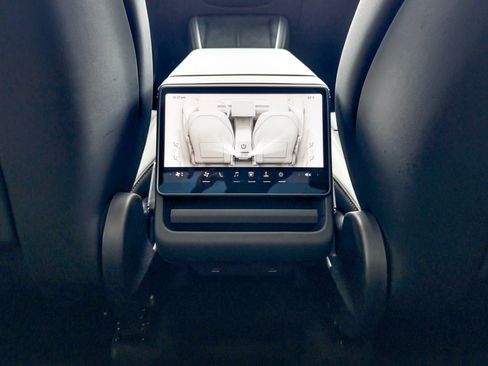 Used 2026 Tesla Model Y 2WD image 17