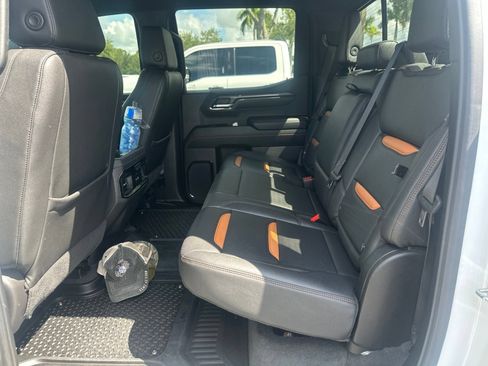 Used 2024 GMC Sierra 1500 AT4 w/ Technology Package AWD/4WD image 6