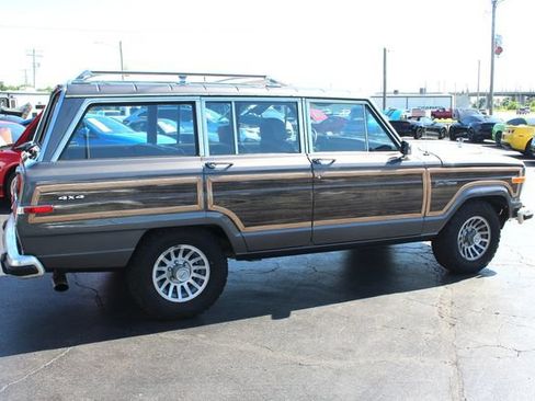 Used 1990 Jeep Grand Wagoneer AWD/4WD image 12