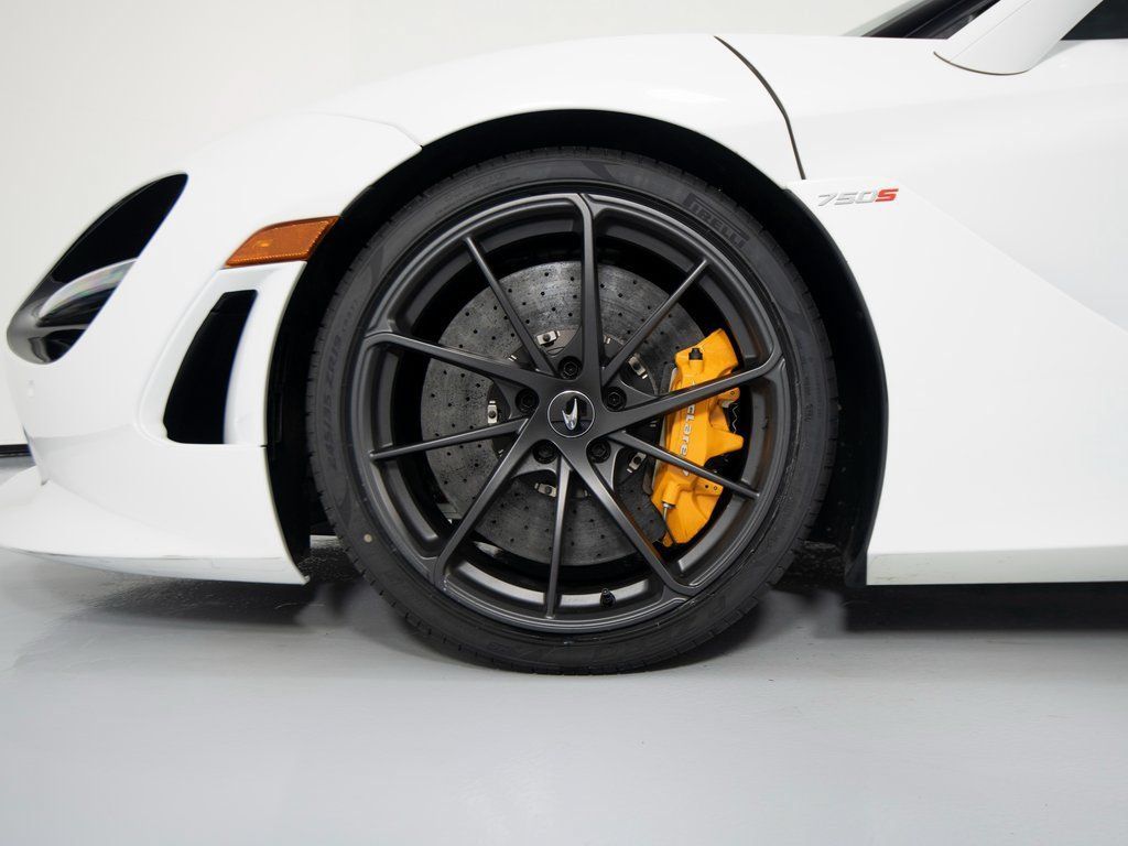 Used 2025 McLaren 750S RWD image 9