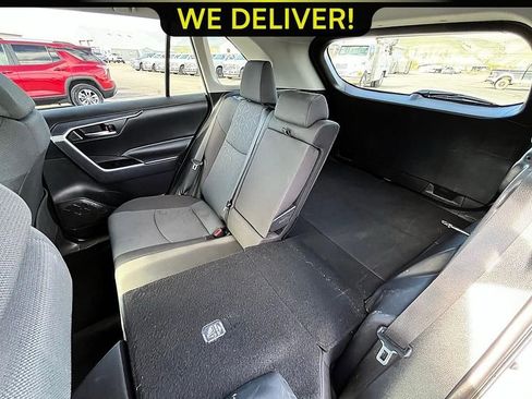 Used 2025 Toyota RAV4 XLE AWD/4WD image 16