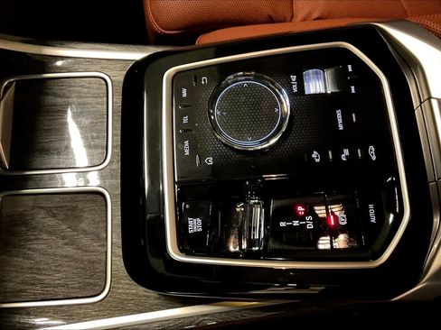 Certified 2025 BMW 760i xDrive w/ Executive Package image 16