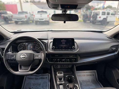 Used 2025 Nissan Rogue SV AWD/4WD image 18