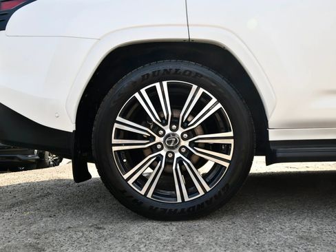 Used 2025 Lexus LX 700h Luxury image 25