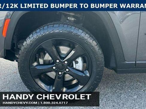 Used 2022 Jeep Grand Cherokee L Laredo image 11