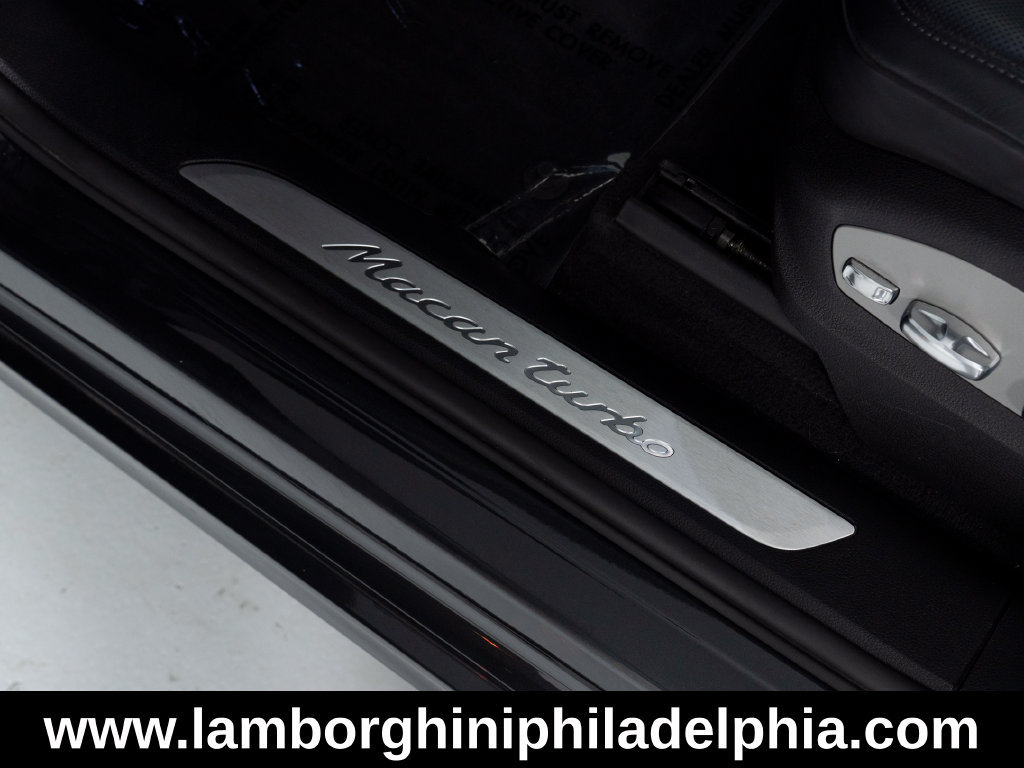 Used 2021 Porsche Macan Turbo AWD/4WD image 19