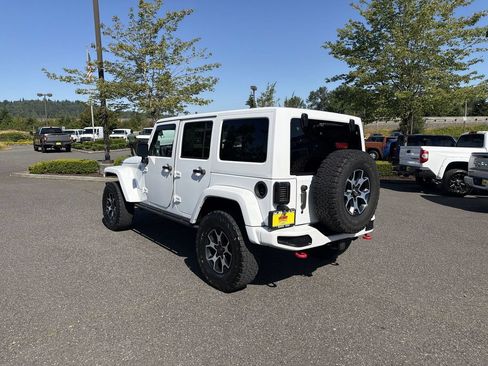 Used 2015 Jeep Wrangler Unlimited Sahara w/ Connectivity Group AWD/4WD image 7
