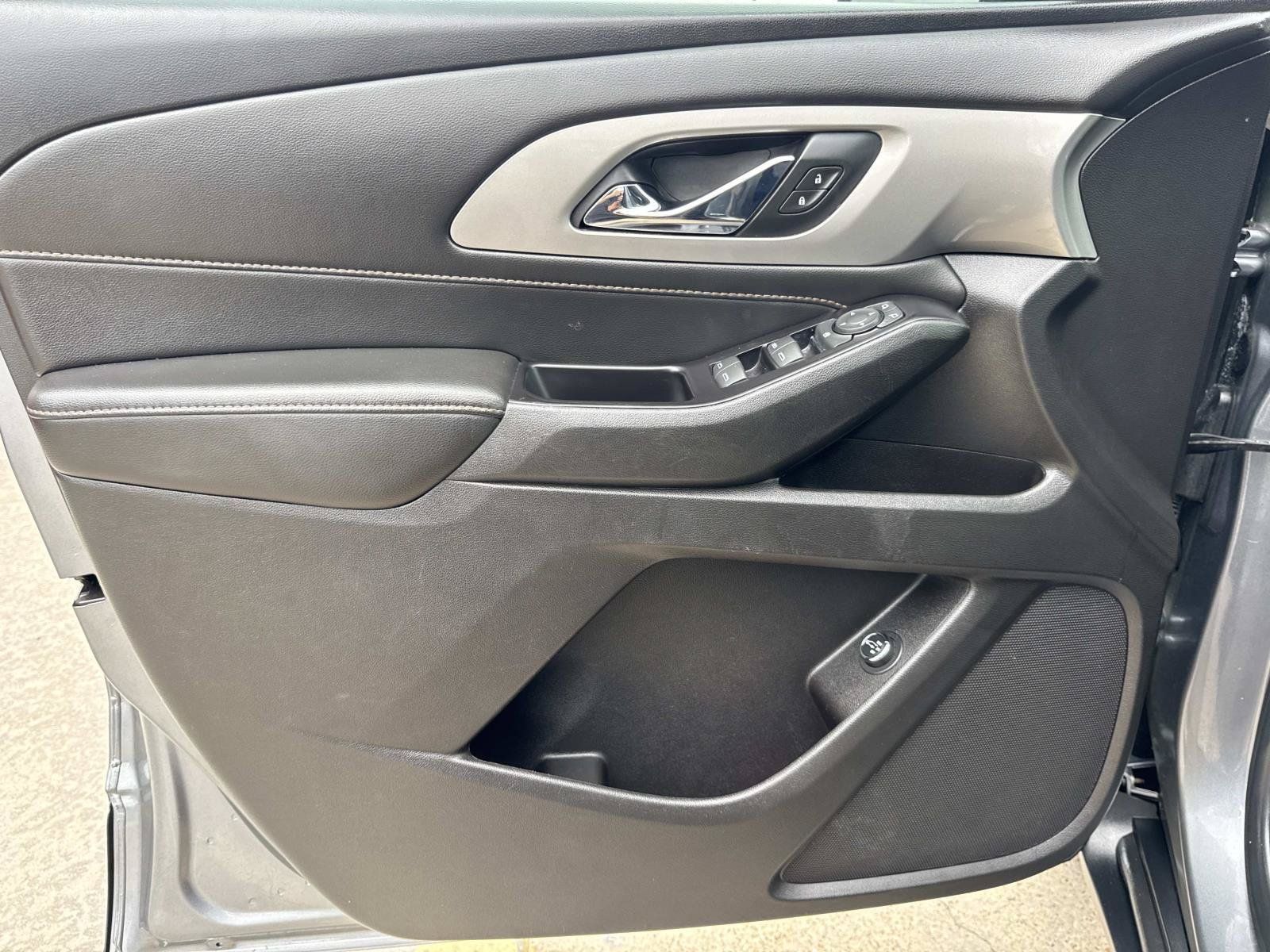 Used 2019 Chevrolet Traverse LT w/ LPO, Floor Liner Package FWD image 18