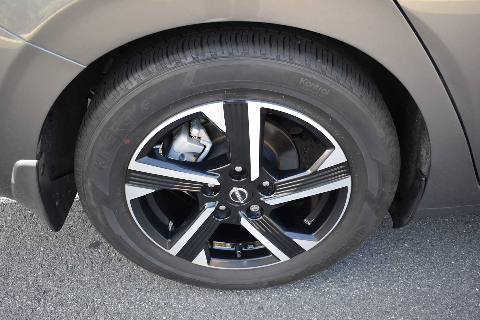 Used 2024 Nissan Sentra SV FWD image 24