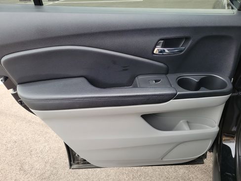 Used 2020 Honda Pilot LX image 9