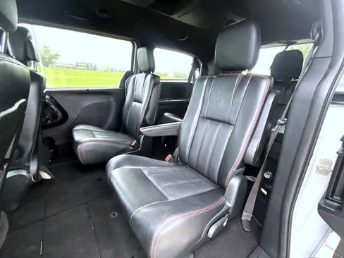 Used 2018 Dodge Grand Caravan GT FWD image 18