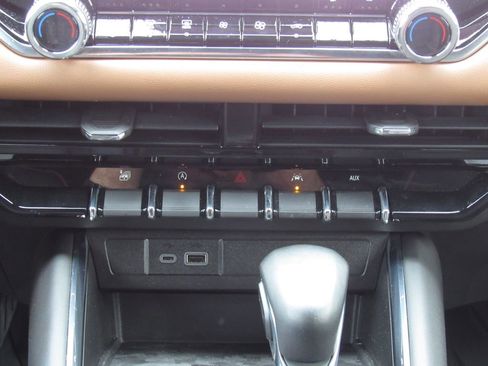 Used 2023 GMC Canyon AT4 w/ LPO, Sports Bar Package AWD/4WD image 31