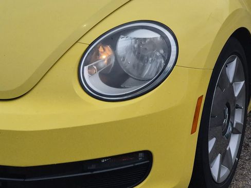 Used 2012 Volkswagen Beetle 2.5 FWD image 11