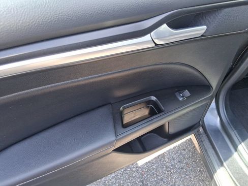 Used 2017 Ford Fusion Titanium FWD image 16