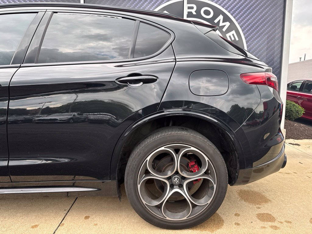 Used 2023 Alfa Romeo Stelvio Veloce AWD/4WD image 14