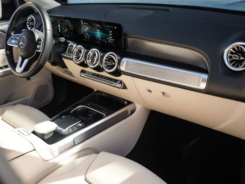 Used 2022 Mercedes-Benz GLB 250 w/ Premium Package Lite image 22