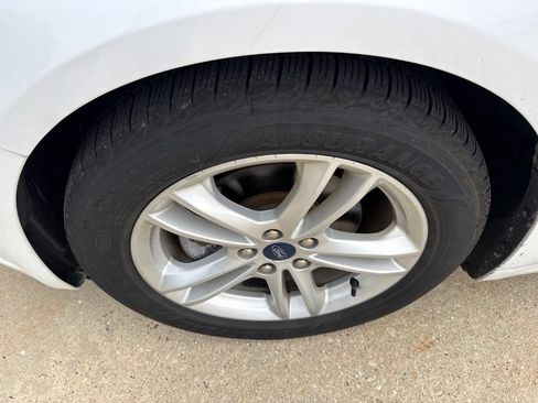 Used 2018 Ford Fusion SE FWD image 12