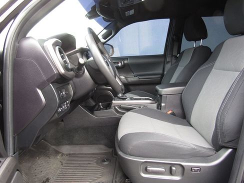 Used 2023 Toyota Tacoma TRD Off-Road w/ Technology Package AWD/4WD image 14