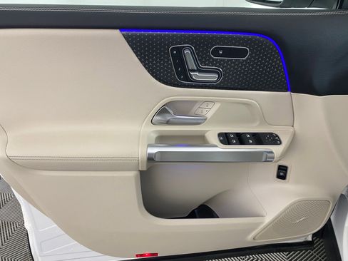 New 2025 Mercedes-Benz GLB 250 4MATIC image 11