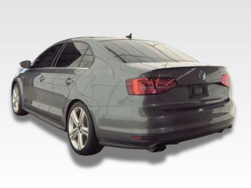 Used 2017 Volkswagen Jetta GLI image 3