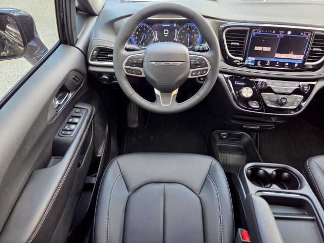 New 2027 Chrysler Pacifica Select FWD image 14