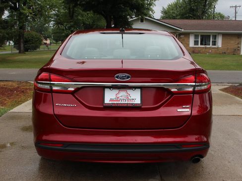 Used 2017 Ford Fusion SE w/ Fusion SE Technology Package FWD image 8