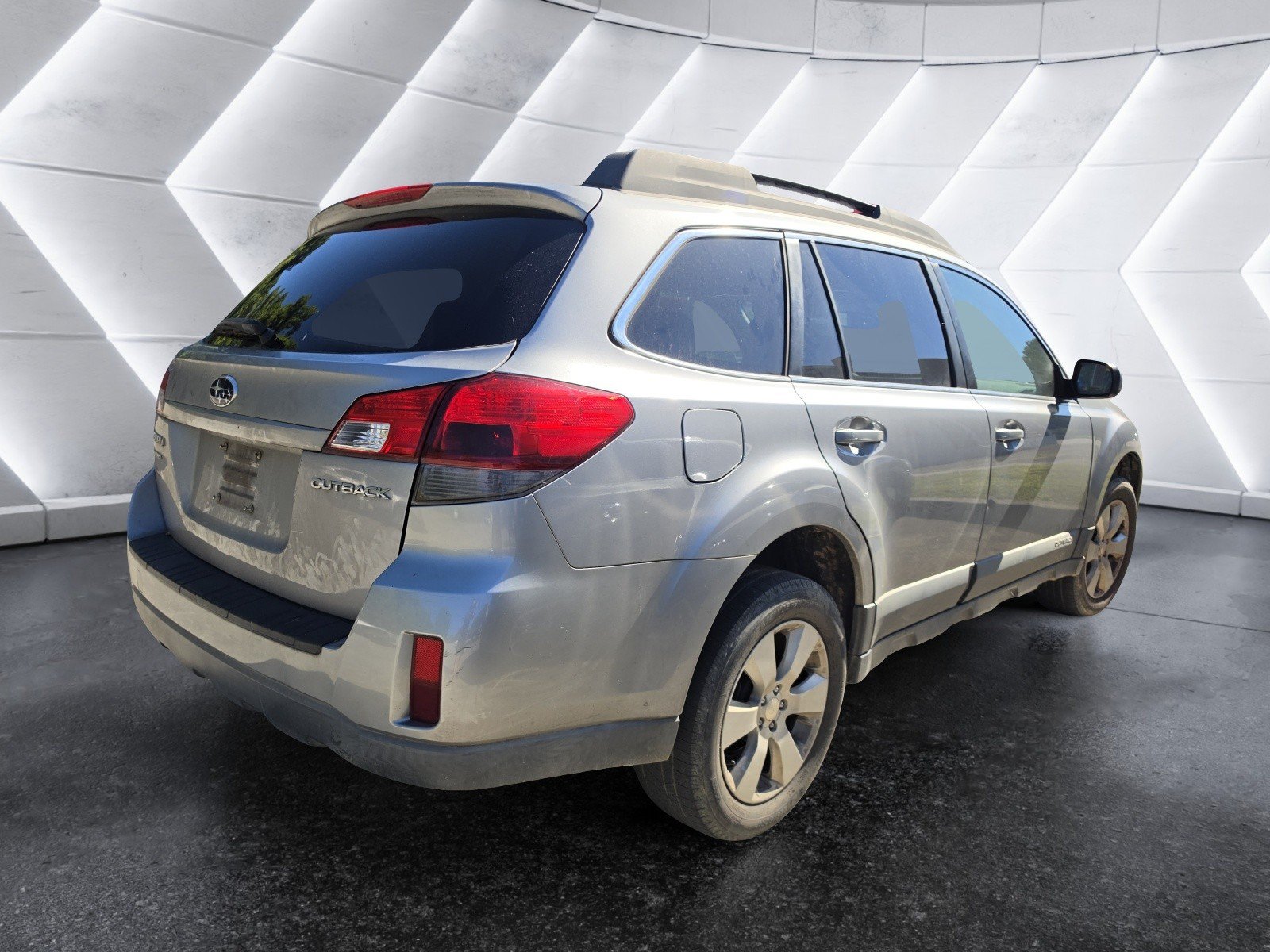 Used 2010 Subaru Outback 2.5i Premium AWD/4WD image 3