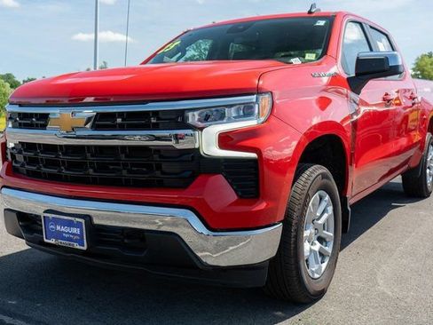 Used 2023 Chevrolet Silverado 1500 LT AWD/4WD image 2