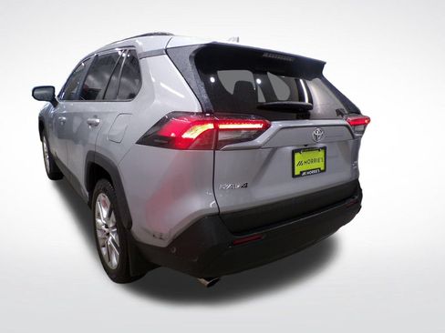 Used 2019 Toyota RAV4 XLE Premium w/ Cold Weather Package AWD/4WD image 4