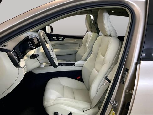 Used 2025 Volvo XC60 B5 Plus w/ Protection Package Premier AWD/4WD image 7