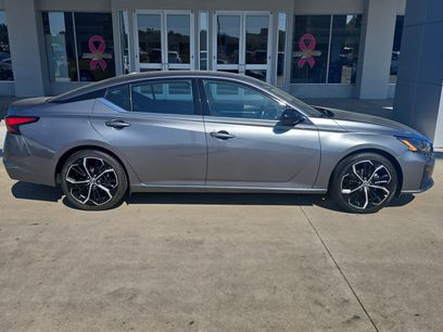 Used 2023 Nissan Altima 2.5 SR
